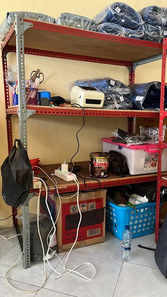 Rak besi lubang bagus kokoh