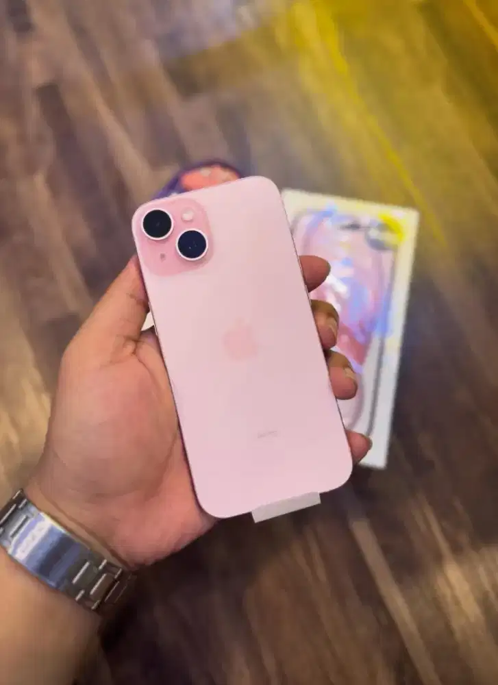 Kredit HP iPhone 15 TANPA DP 128 gb Pink putih hitam