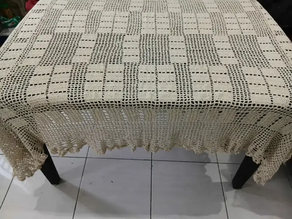 Taplak Meja Rajut Cream 200cmx180cm