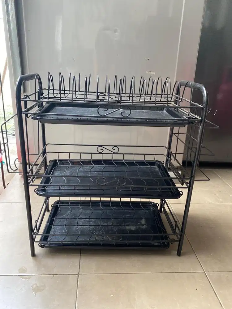 Rak piring hitam