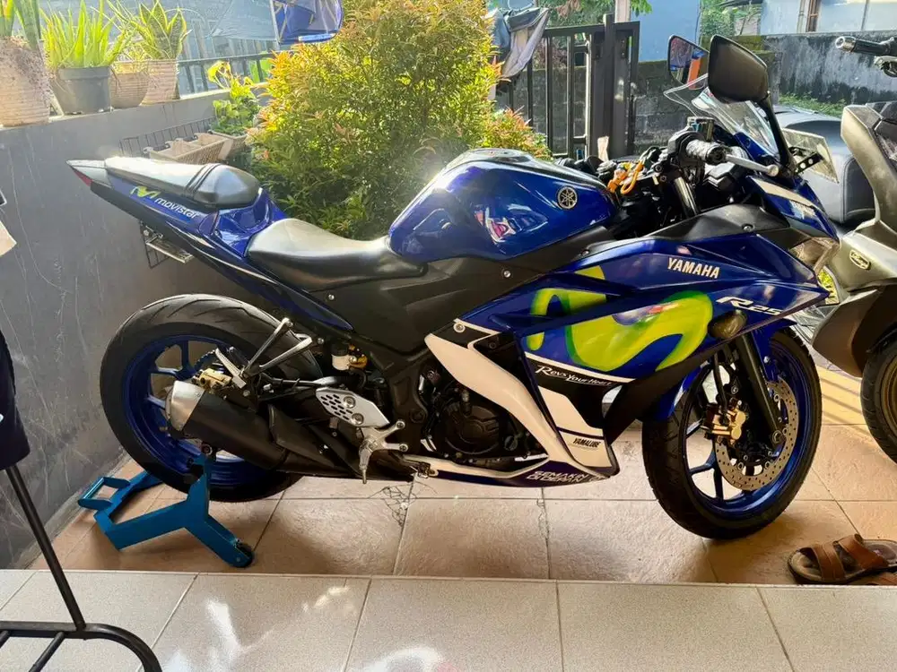 Yamaha R25 Movistar
