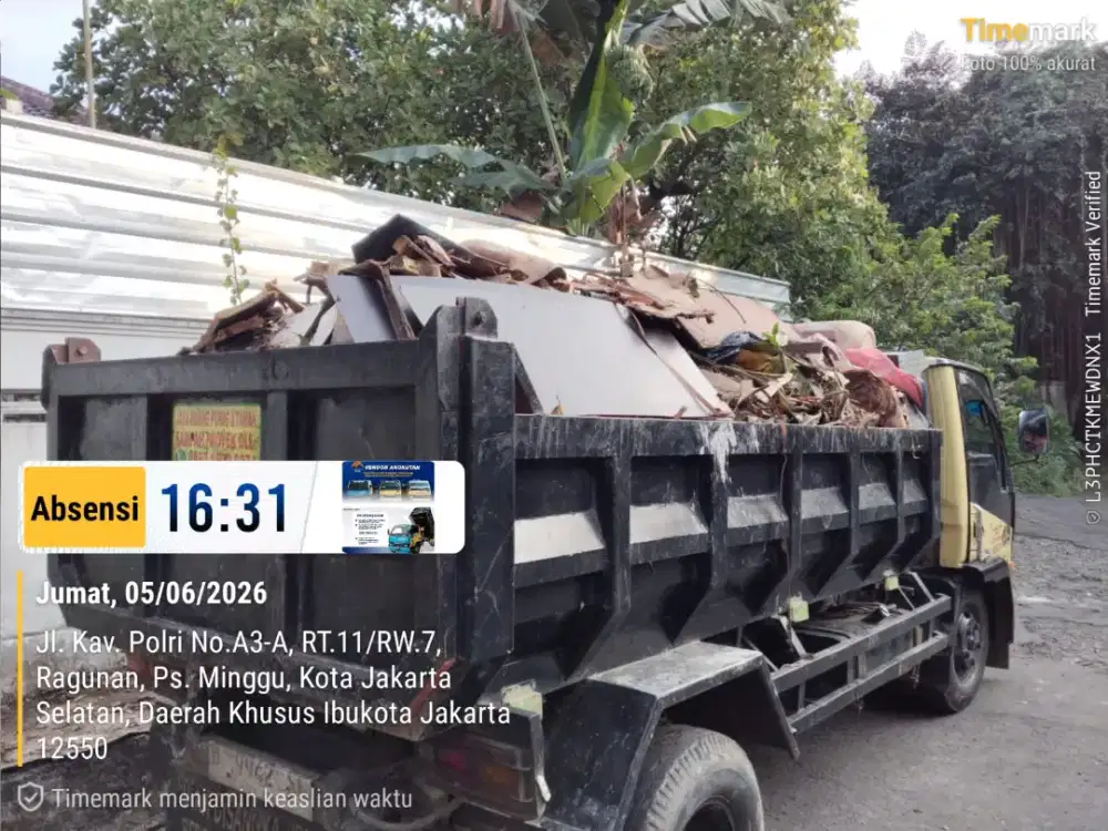 Buang puing dan angkut sampah