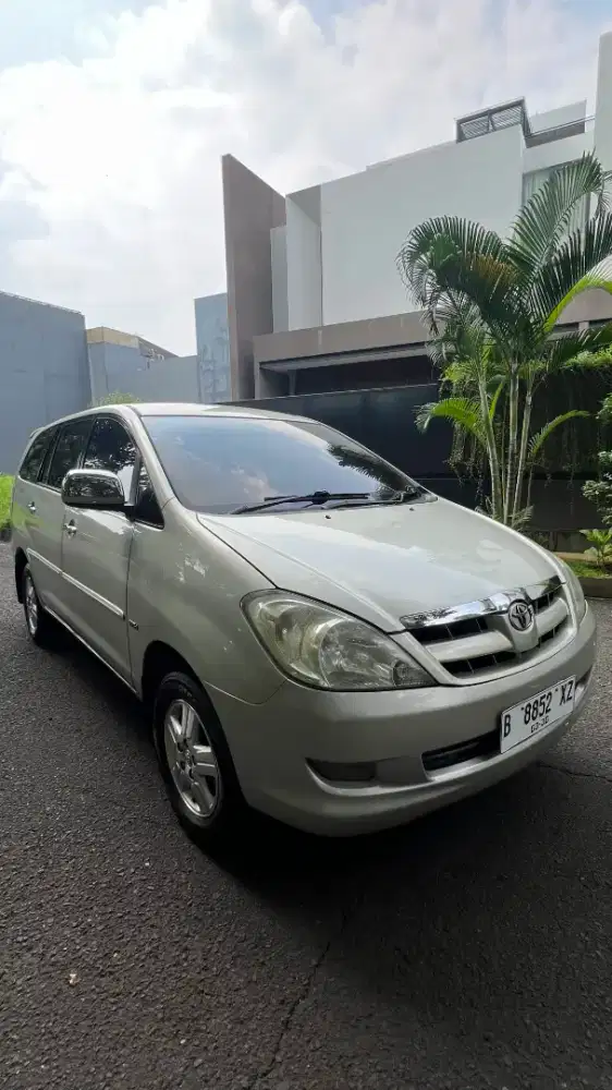 Toyota Kijang Innova V Silver Matic 2005 Pajak Panjang