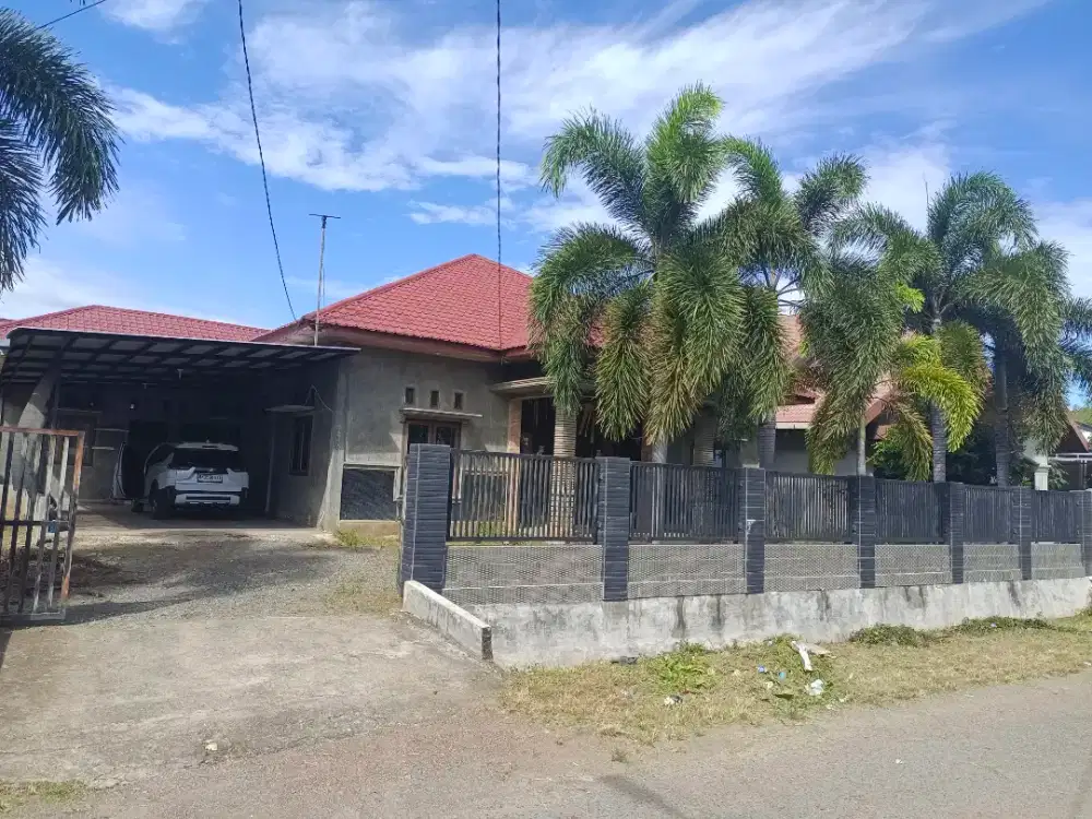 Disewakan Rumah Luas dan Strategis Untuk Kantor/Hunian