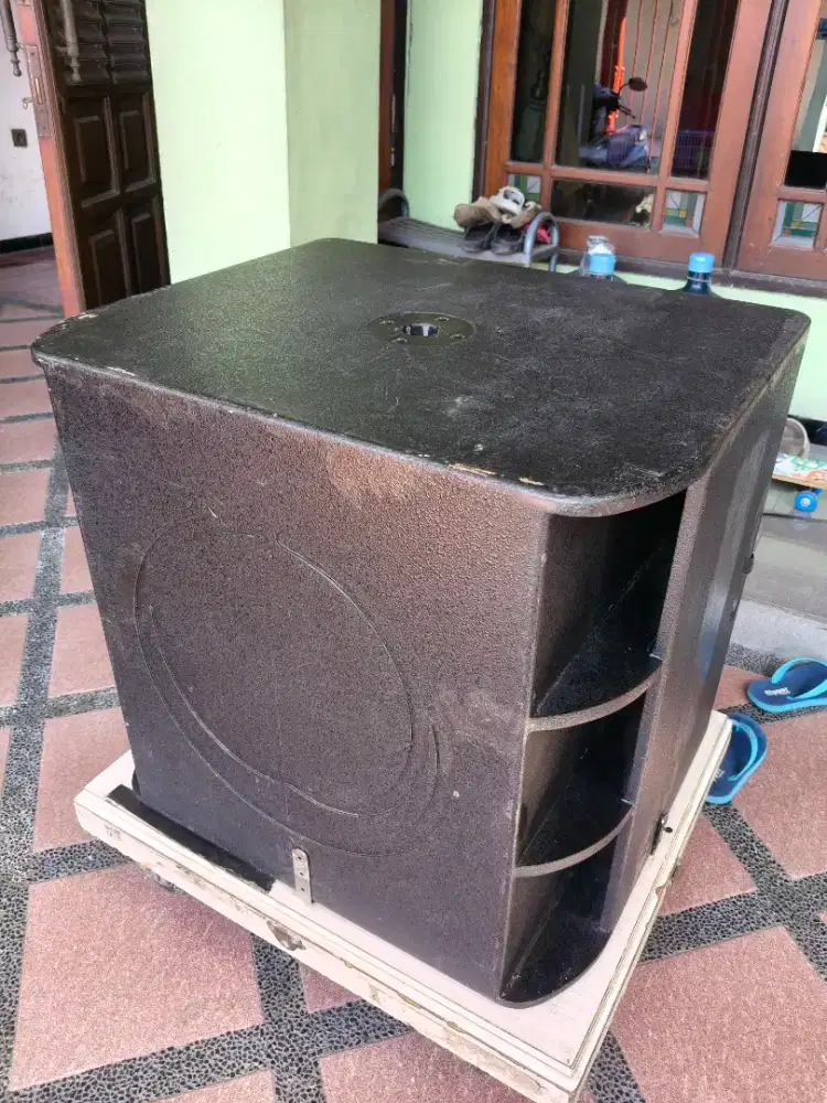 subwoofer aktif turbosound milan m18b 2200watt ori asesoris soundaudio