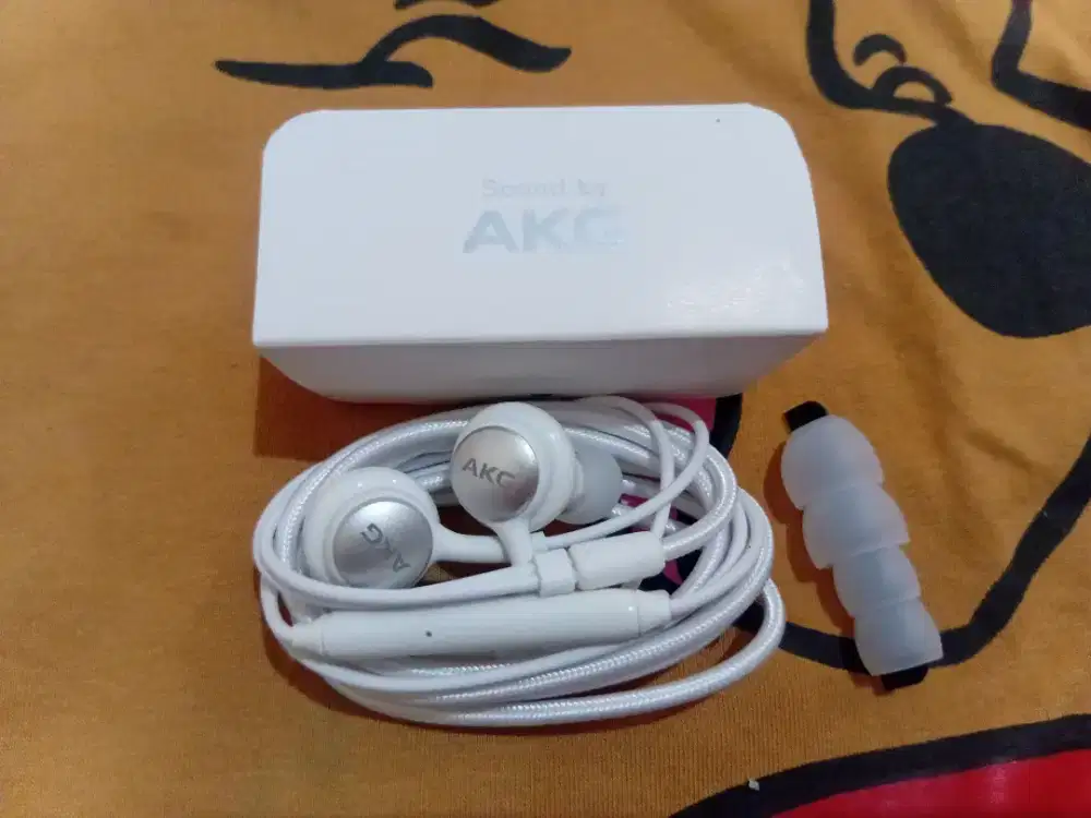 Headset AKG Original Samsung Note 20 Tipe C White Edition