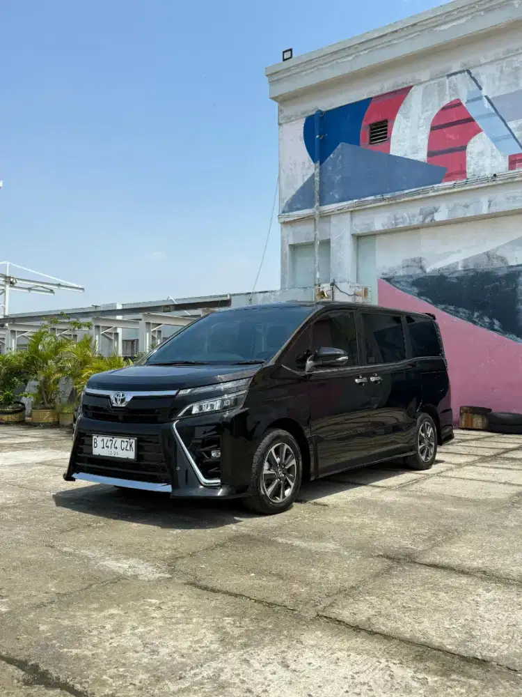Full record toyota . Voxy 2.0 2019 hitam