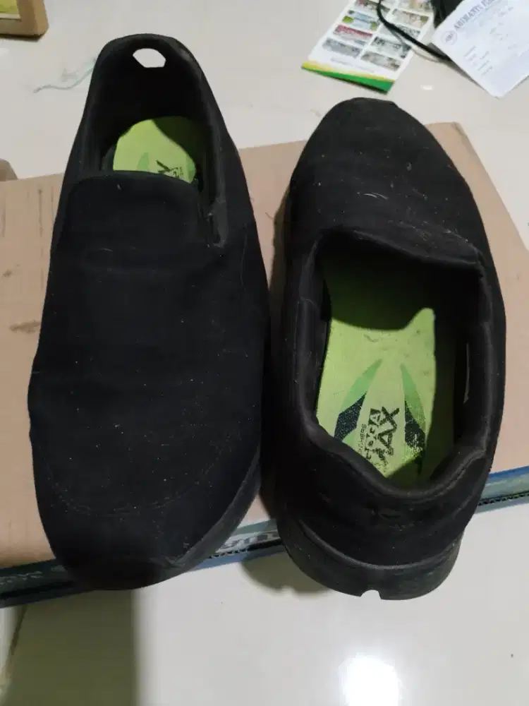 Sepatu santai tanpa ribet merk skechers GO walk 4