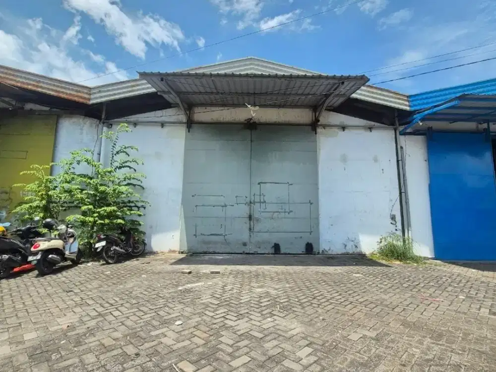 Gudang Margomulyo Permai Strategis