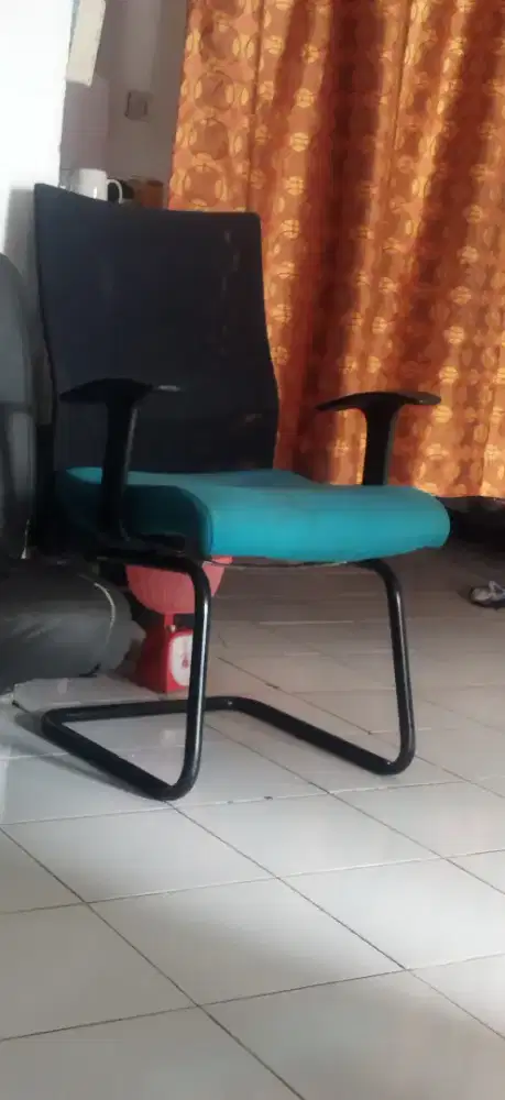 Kursi Kantor Tamu/Meeting Kokoh & Nyaman, Kondisi Bagus Siap Pakai
