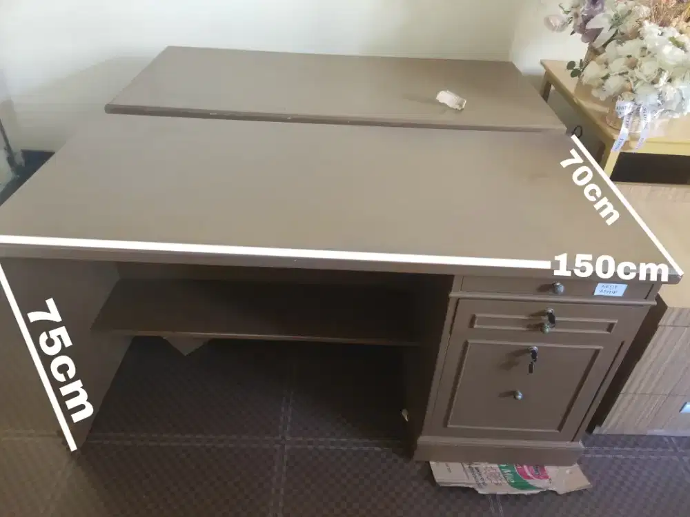 Meja Kerja Kantor