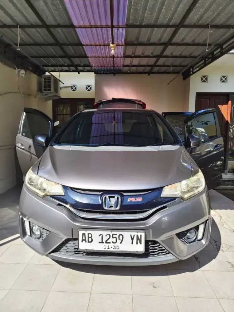 Honda Jazz RS - Automatic 2015 Abu