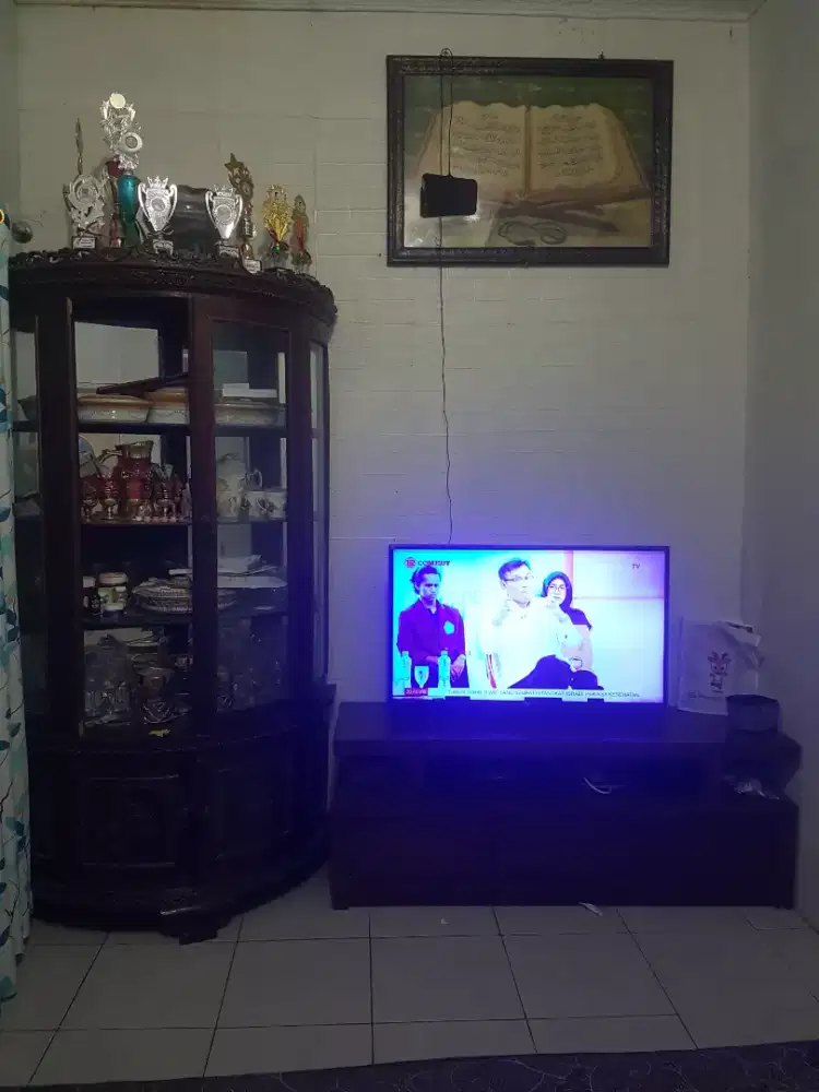 Jual lemari sudut kaca dan lemari tv jati