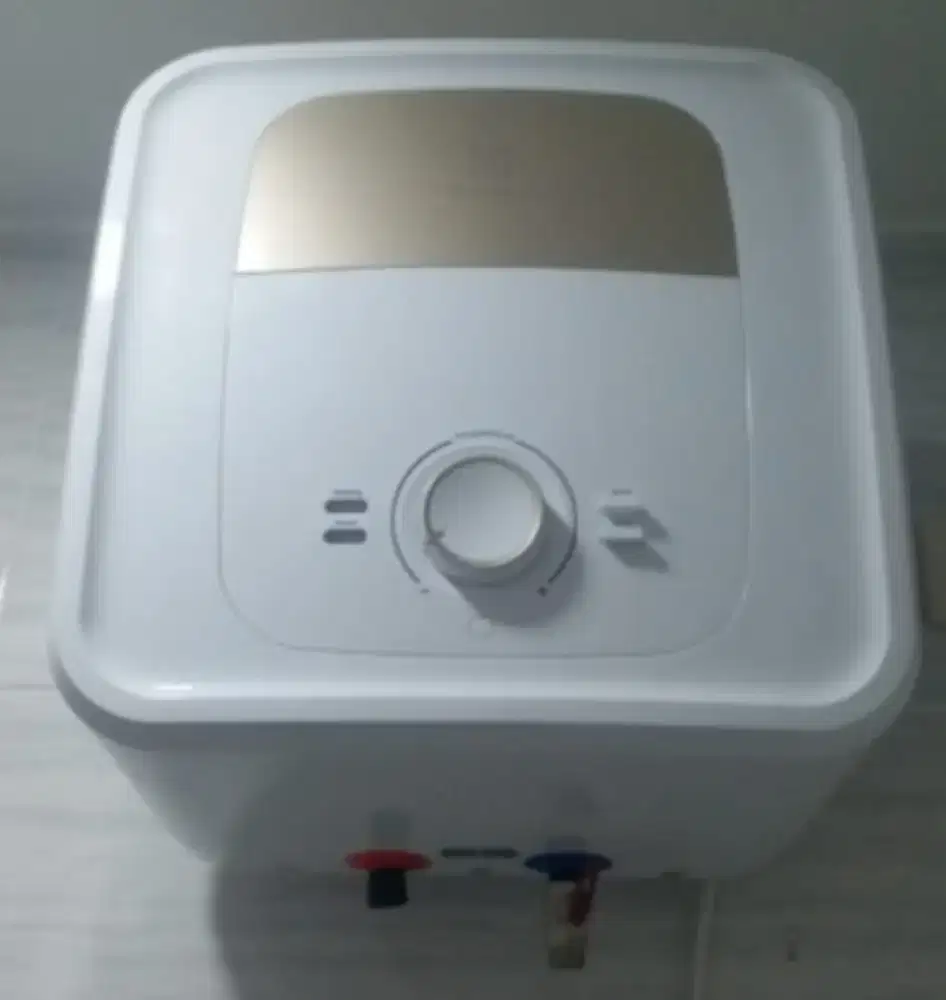 Di jual water Heater/pemanas air masih bagus merk Elextrolux