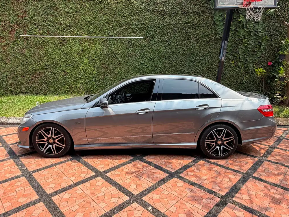 Mercedes-Benz E300 2009 Bensin