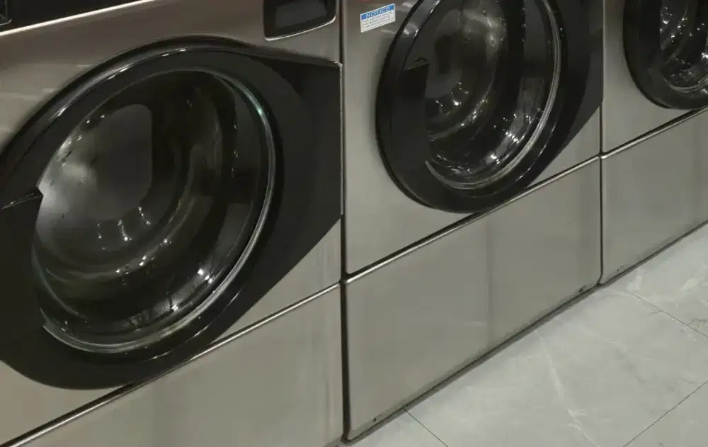 TUKANG JAGA LAUNDRY KOIN SELF SERVICE, TDK SETRIKA, LOKASI KOSAMBI