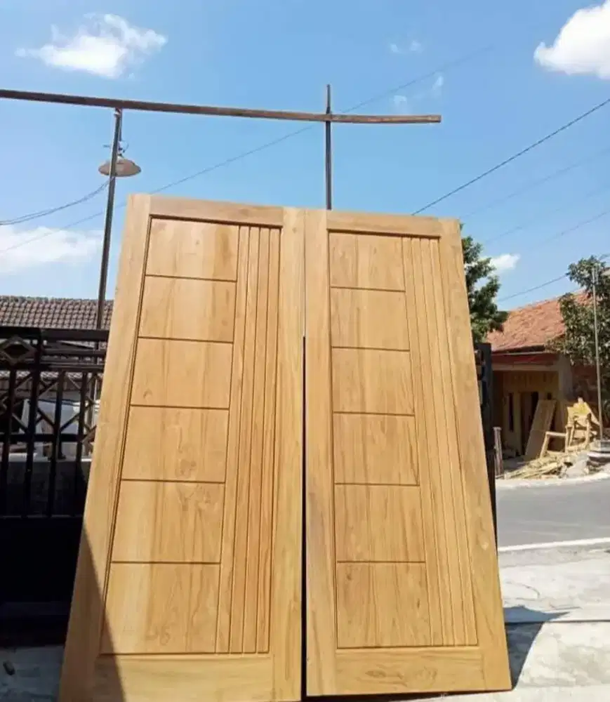 Pengrajin pintu kusen jati