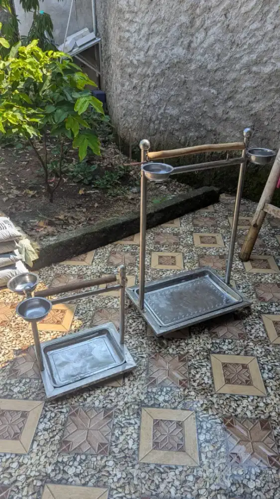 Tangkringan burung stainless.