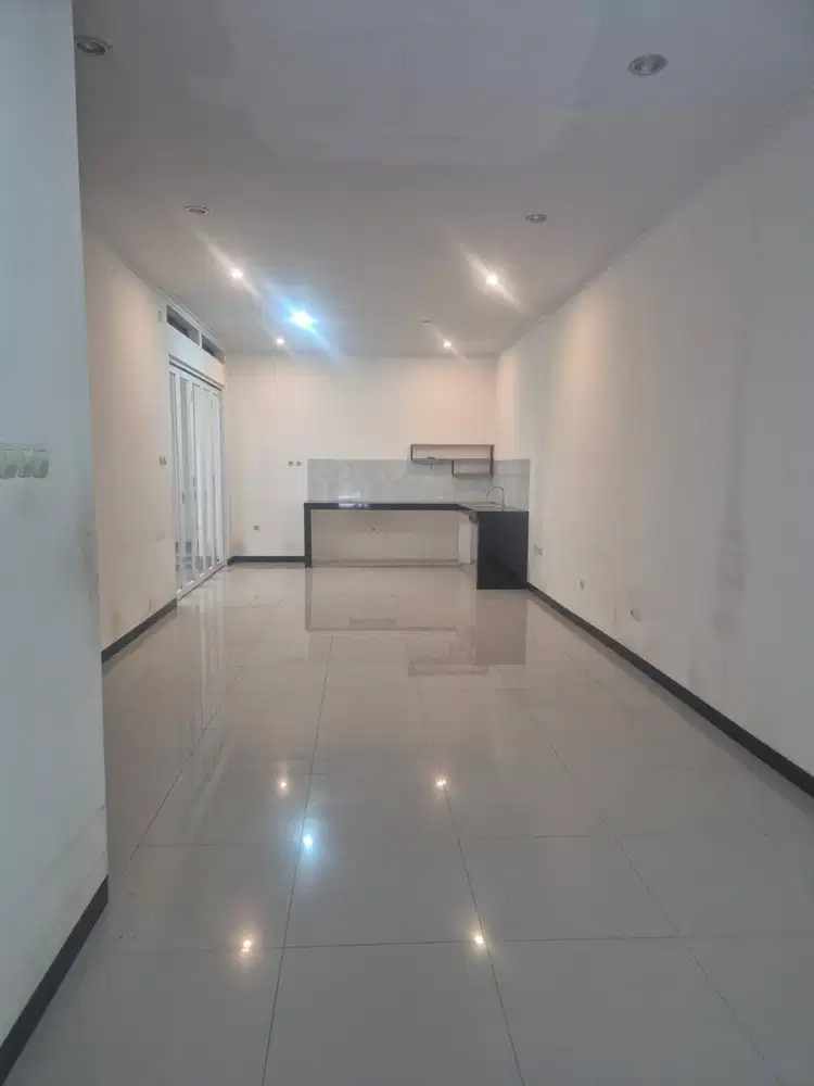 Disewakan Rumah Kamar Besar di Taman Kopo Indah 5, Sherwood