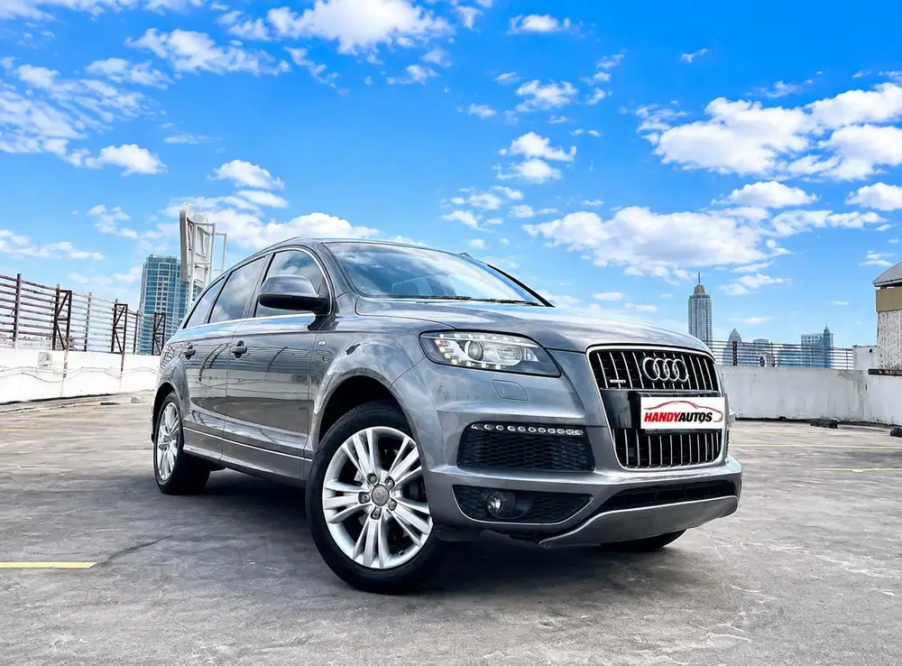 Audi Q7 3.0 Facelift Tahun 2011 Abu-abu