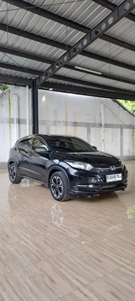 HRV E At 2016 Hitam