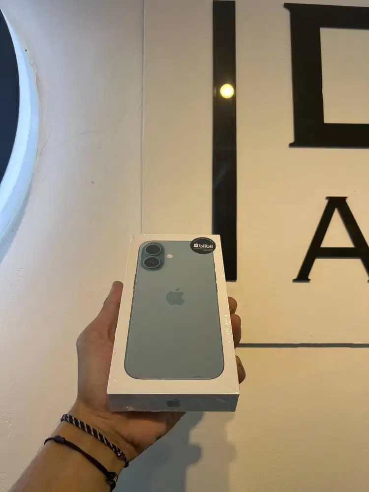 IPHONE 16/128 REAMI NEW!!!free adaptor!!!