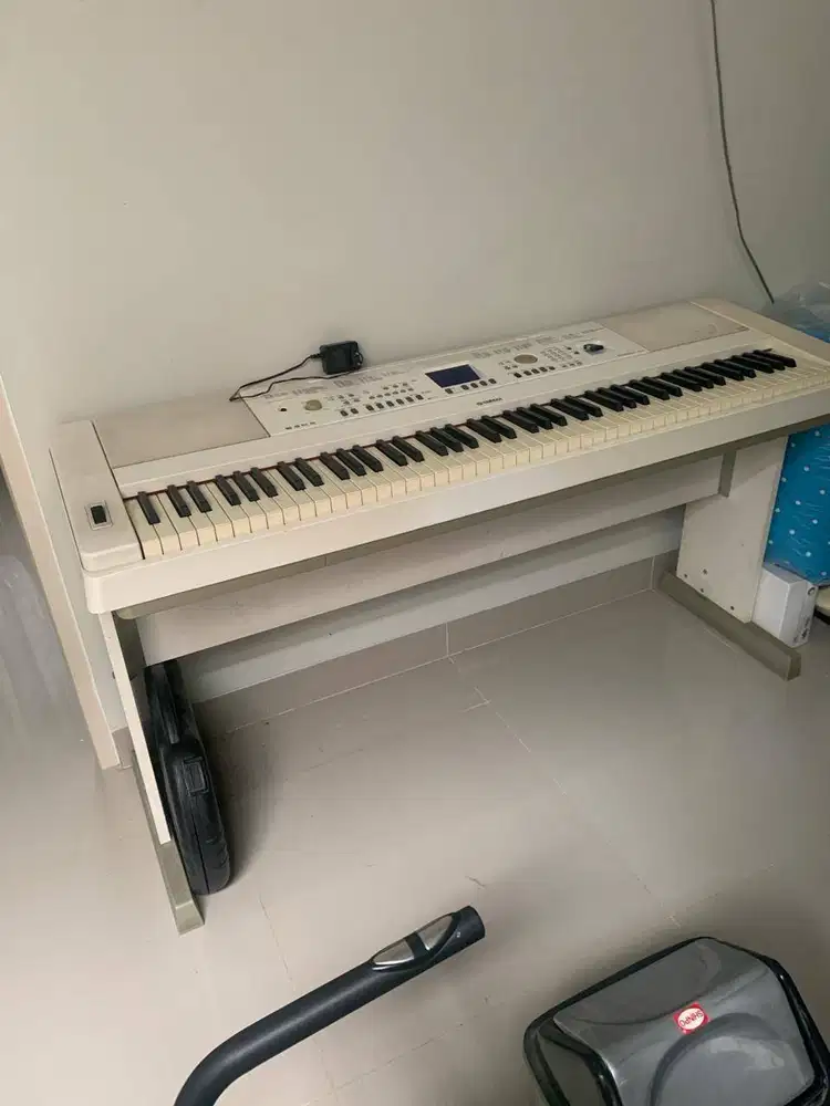 Yamaha DGX-650 White Digital Piano 88 Keys Weighted – Full Function –