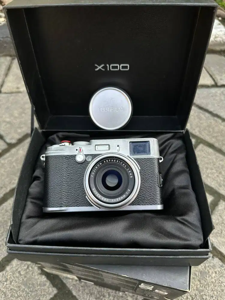 Fujifilm Finepix X100 Edition Mirrorless Fullset Original Siap Pakai
