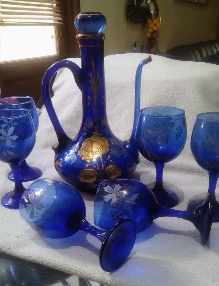 dijual satu set gelas & teko pajangan asli kristal iran