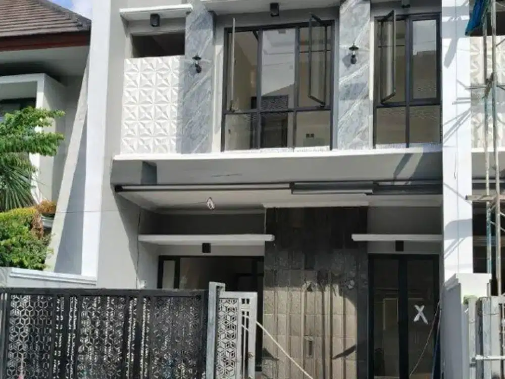 BARU GRESS RUMAH 2 LANTAI BABATAN PANTAI , PLN 2200 ROW 3 mobil  Carport 2 mobil Hadap Timur