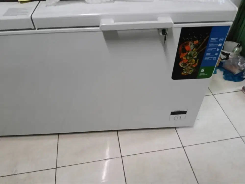 Freezer 2pintu 600liter seperti baru