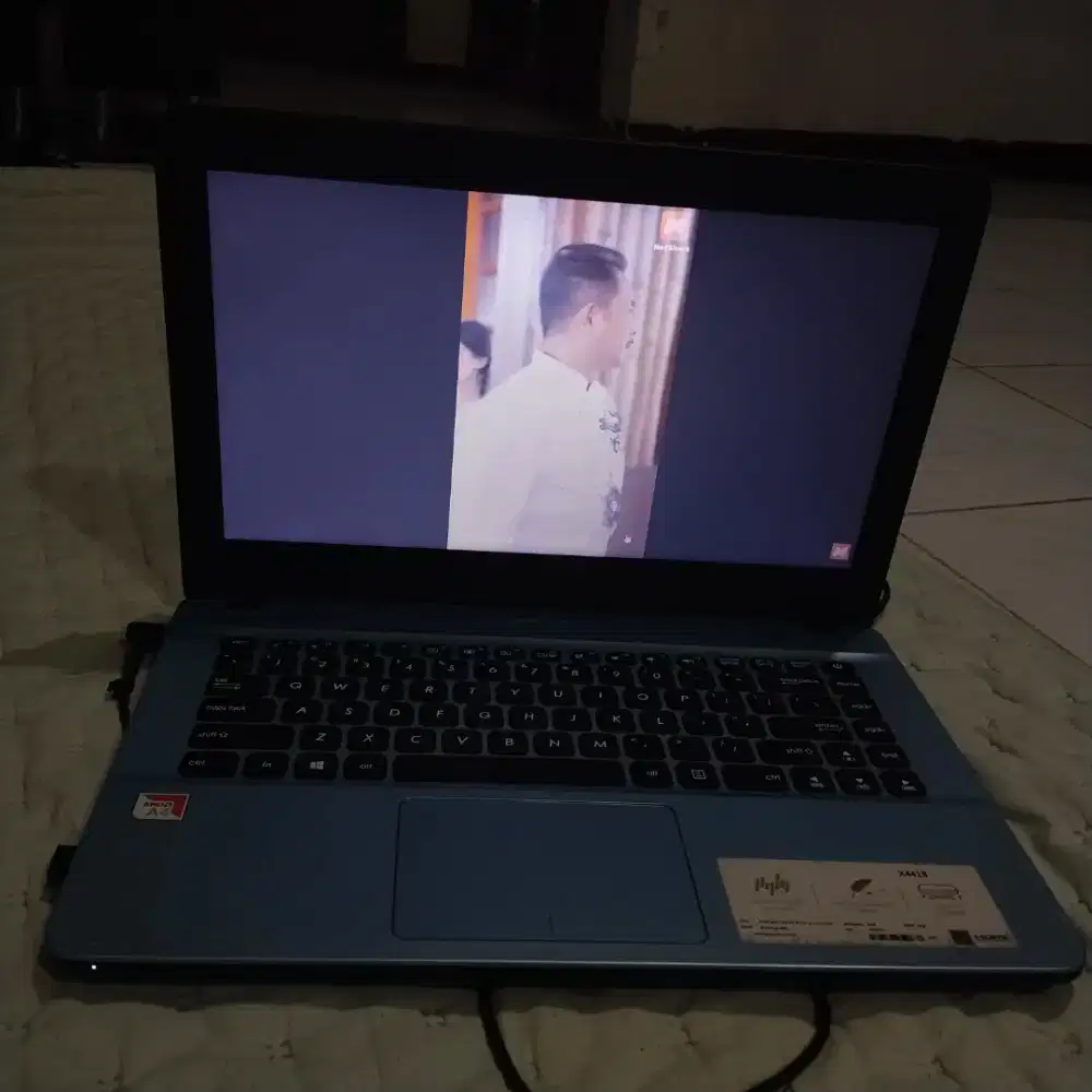 Laptop asus 441XB