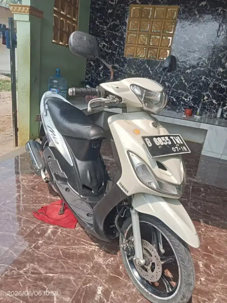 jual 1 unit motor Yamaha Mio smile orsinil warna putih.