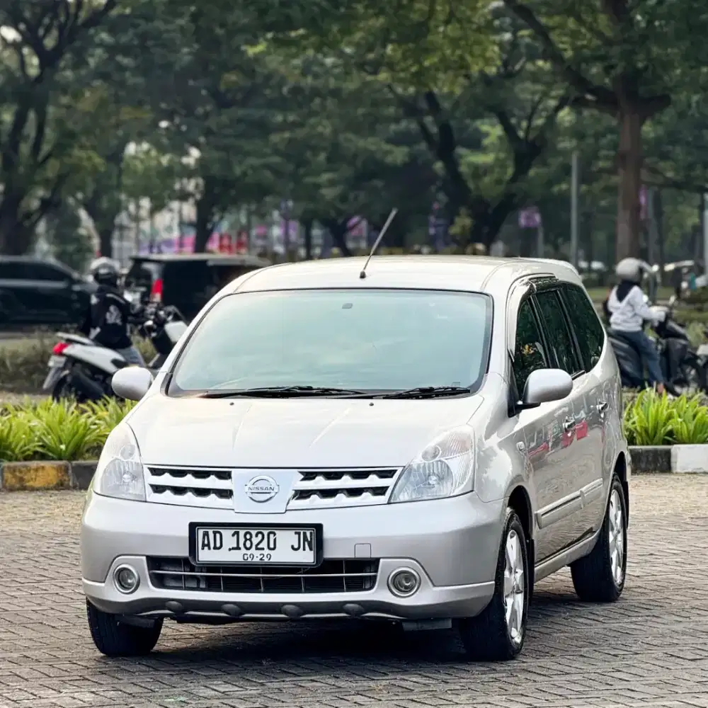 NISSAN GRAND LIVINA 1.8 XV M/T 2010 SILVER