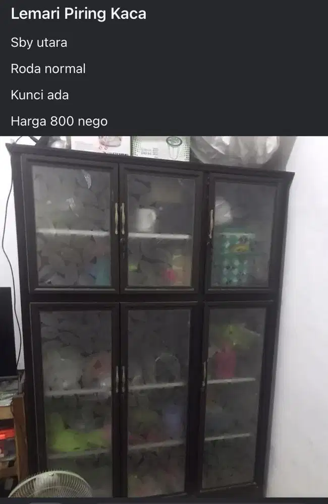 Lemari kaca besar murah