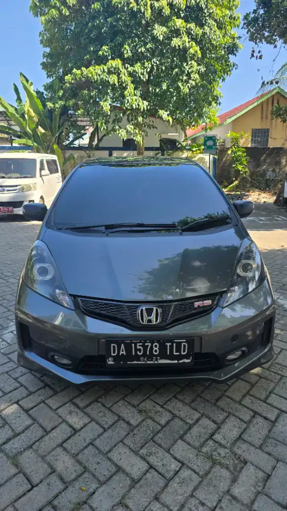 Dijual Mobil Honda Jazz Rs tahun 2013