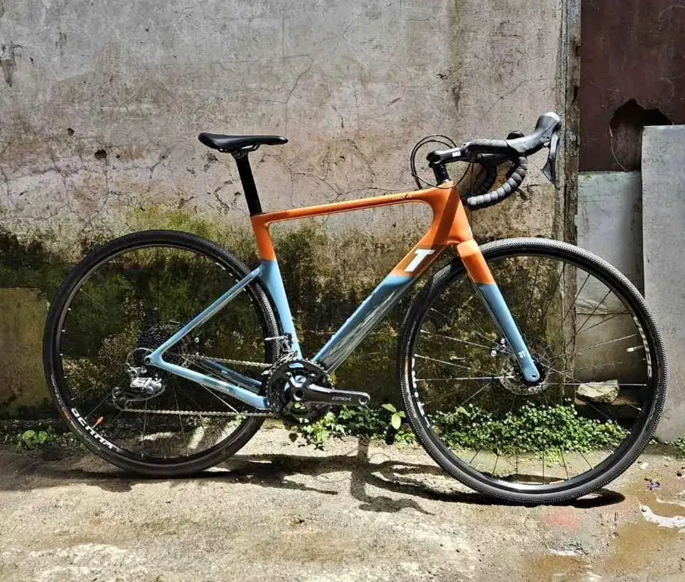 Sepeda gravel 3T exploro
