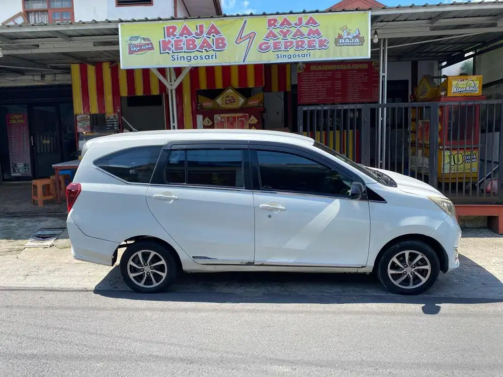 Mobil Sigra 2016