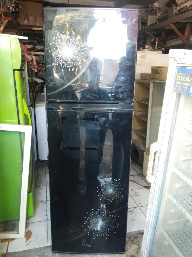 Kulkas 2 pintu sharp normal dingin beku siap pakai