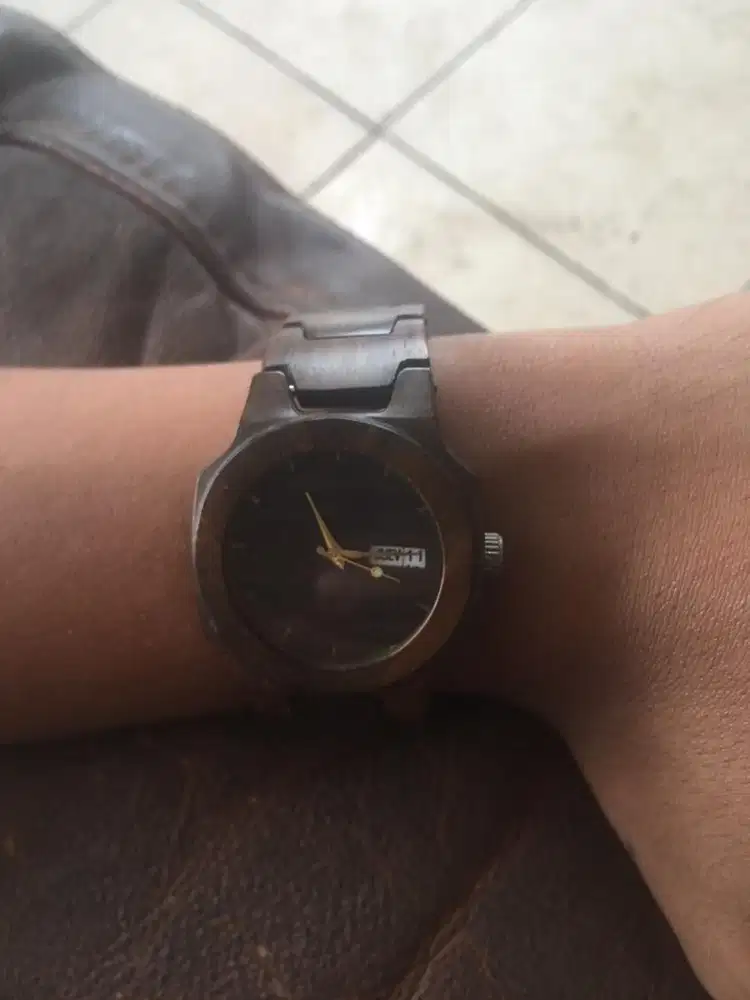 Halba jam tangan kayu