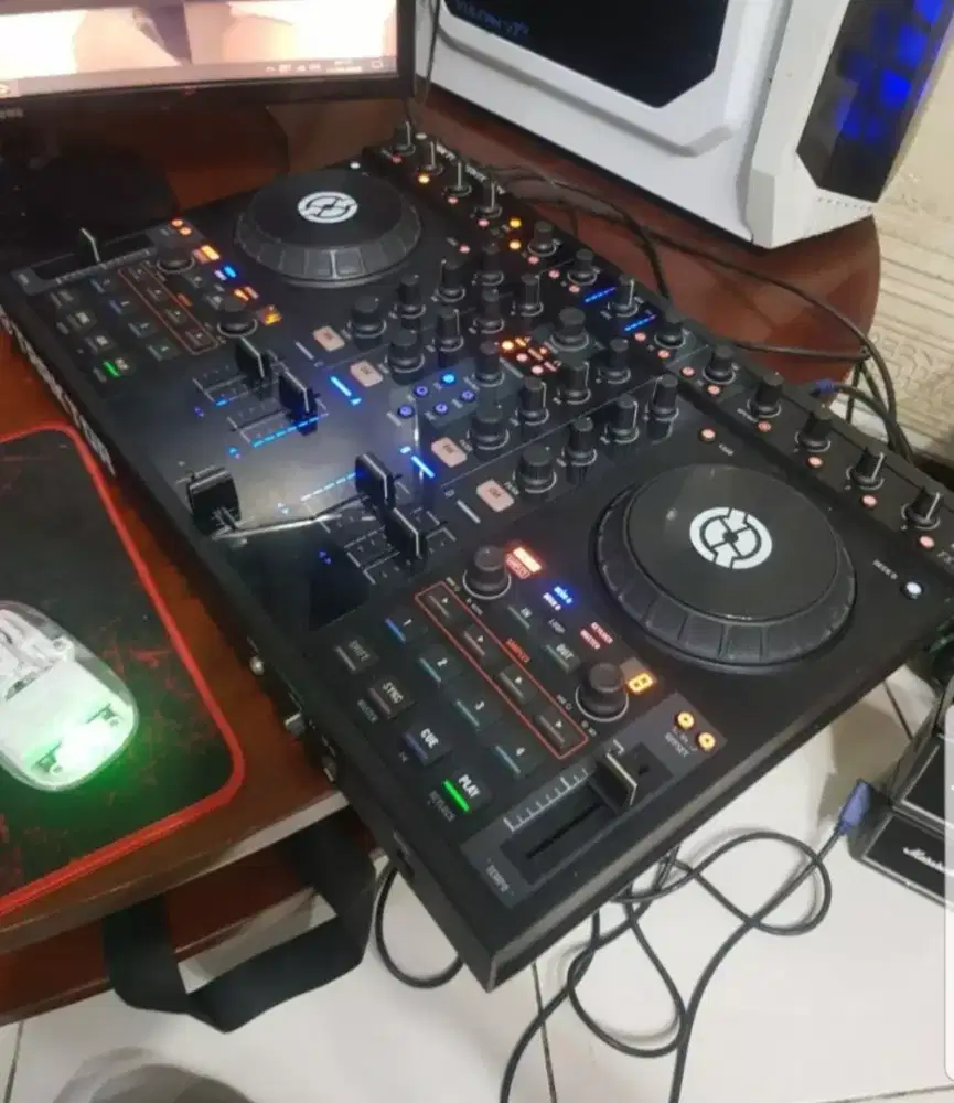 Native instrument Traktor kontrol s4