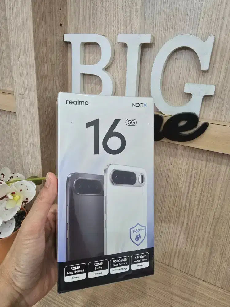 Realme 16 5G 8/256gb Black.
New