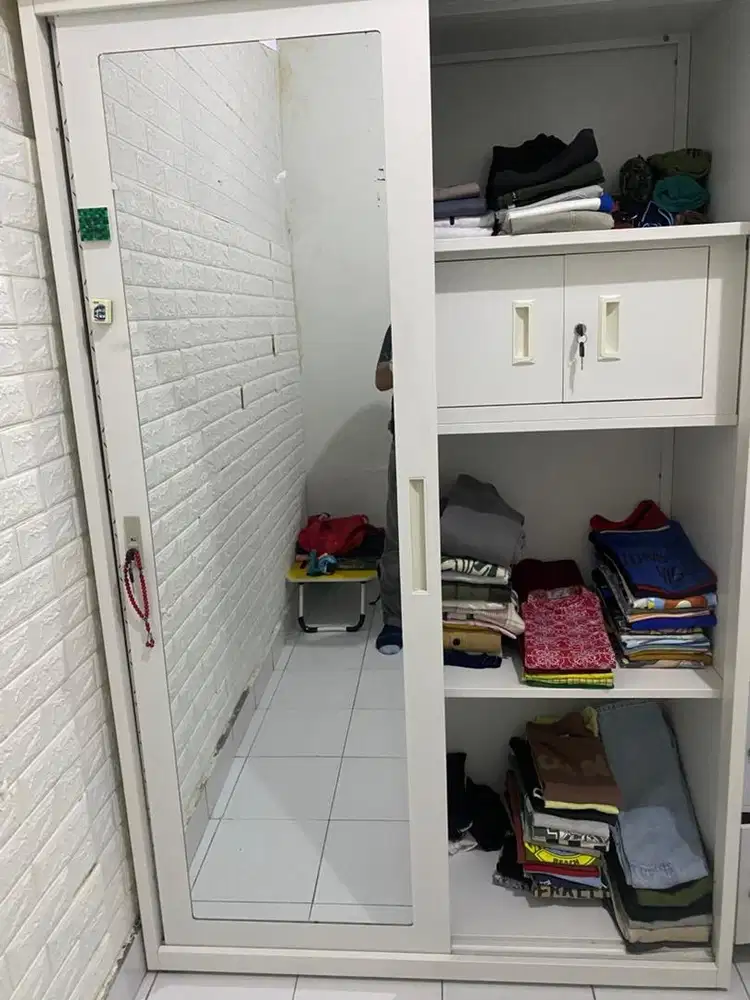 dijual lemari pakaian metal pintu slide