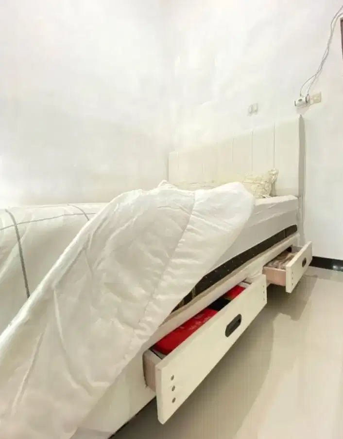 Dijual Dipan Laci Minimalis dan Kasur Serenity Supreme Springbed