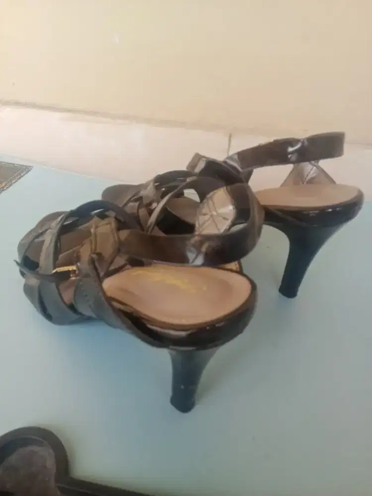 Sandal Hak High Heels Yongki Komaladi Ukuran 40 Wanita Warna Hitam