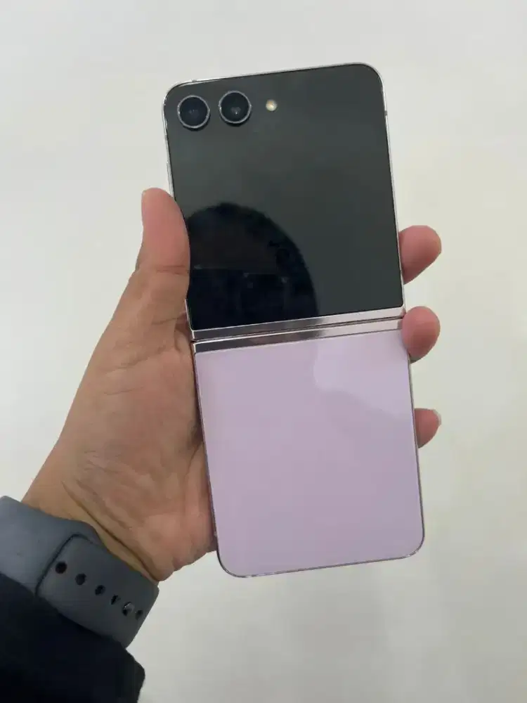 Samsung z flip 5 like new
