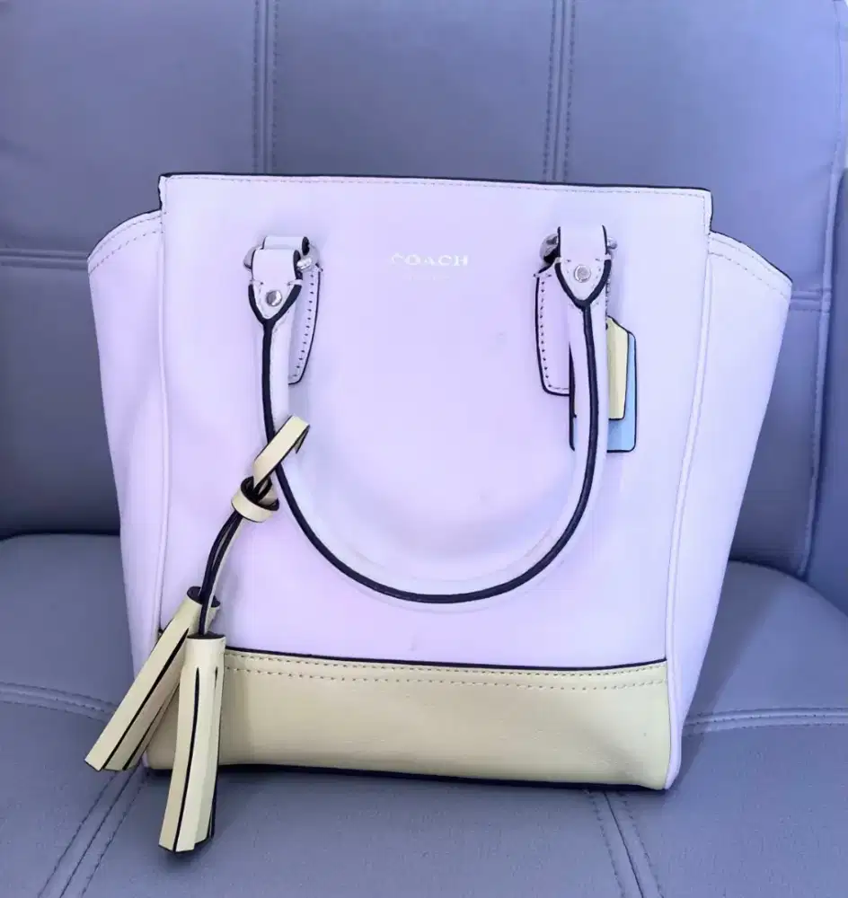 Coach Slingbag Baby Yellow