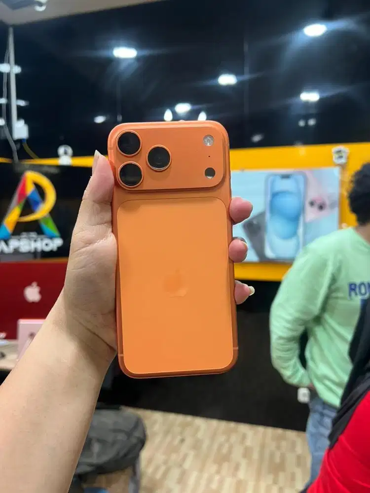 Iphone 17 promax 256 orange, like new