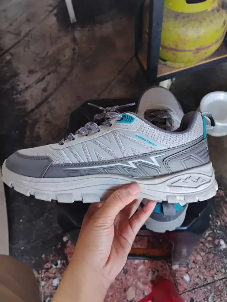 AEROSTEET TRAX UK. 38 ABU ABU