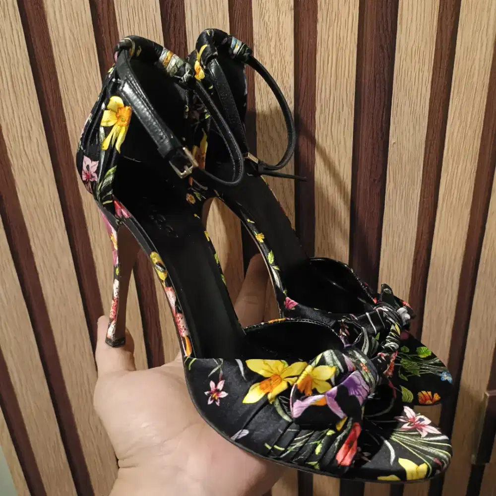 High heels gucci authentic